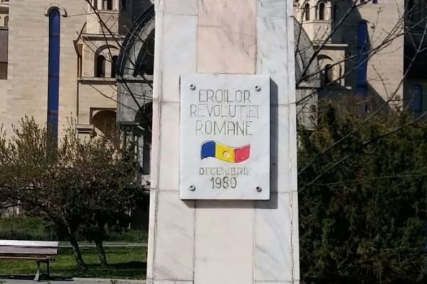 monumentul-eroilor-revolutiei-romane-56BEA0E70-A951-F3FC-9D38-D67BFC0FF1CD.jpg