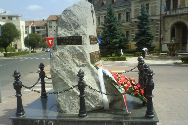 monumentul-luptatorilor-anticomunisti-186A2FDBC-F647-A270-B141-9818968A6E7C.jpg
