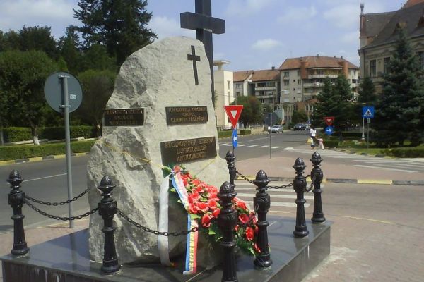 monumentul-luptatorilor-anticomunisti-35EA6C205-C04D-7D64-176D-43FAFBCEB616.jpg