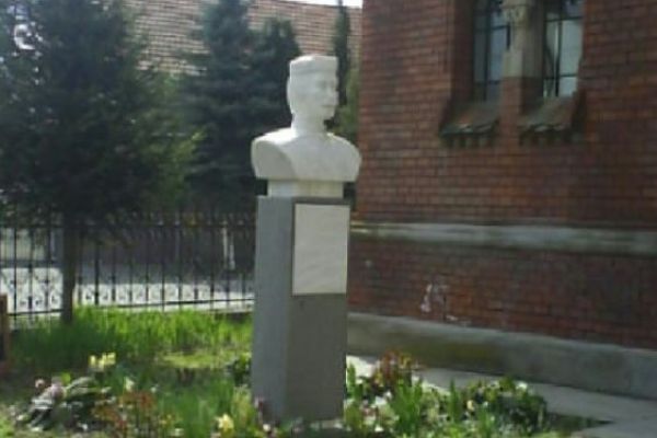 bustul-lui-tordai-sandor-andras-1774C8EC7-E90C-EBB5-8943-40AEB4053146.jpg