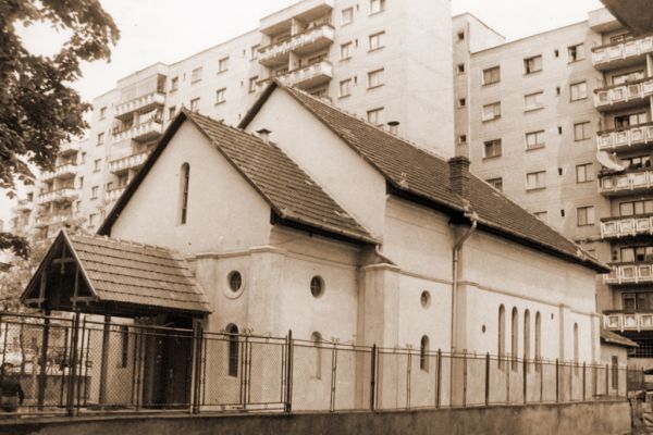 prima-cladire-a-bisericii-baptiste-strada-petru-rares-construita-in-anii-1936-1941-2B4DDE831-9708-63D3-7D54-D0556616CE2C.jpg