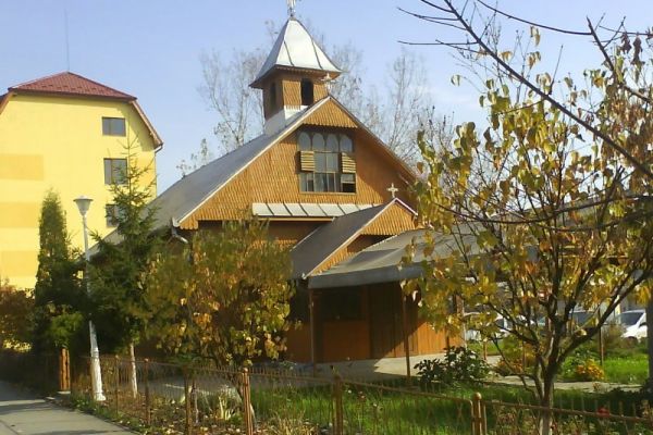 biserica-ortodoxa-sfintii-apostoli-petru-si-pavel-0296C58C93-1672-881A-24A5-5C88E24B9C6D.jpg