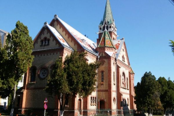 biserica-reformata-02CADEF34-B4DA-1481-4E8D-D570DA9F300D.jpg