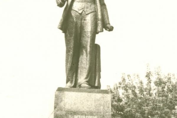 statuia-dr-petru-groza-4592FB328-46B1-3848-8B77-25B8B21DC098.jpg