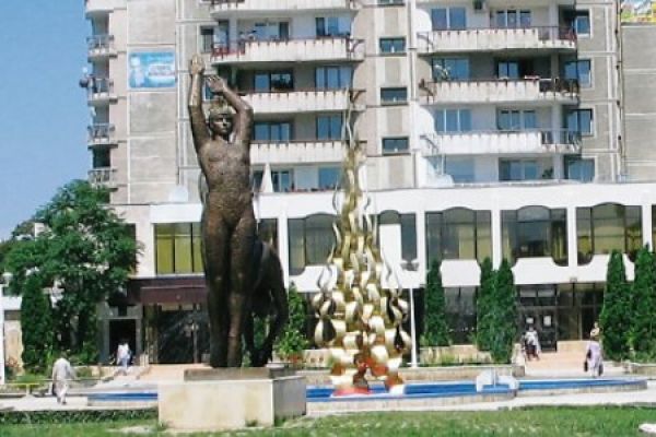 monumentul-flacara-olimpica-3EC2BF266-81E1-0536-05A7-28DBD541A7E1.jpg