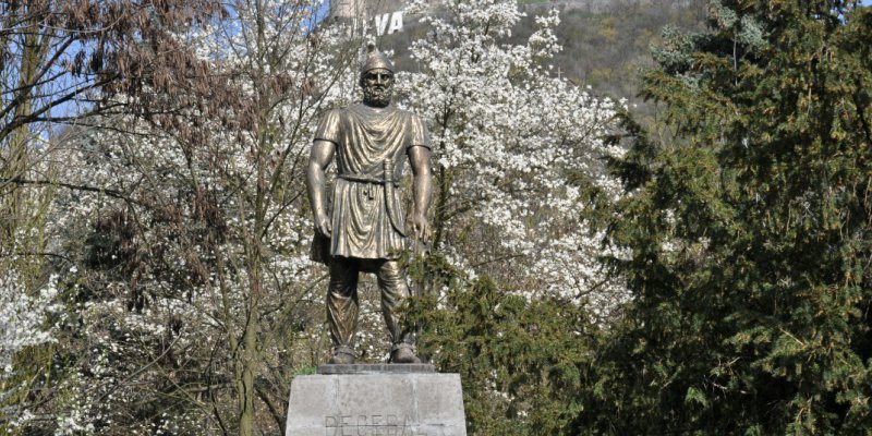 Statuia pedestră a lui Decebal